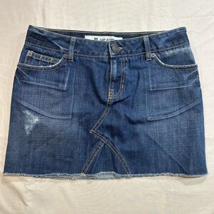 Vintage Gap Distressed Denim Mini Skirt Raw Hem Women's Size 31 (6) Classic Y2K